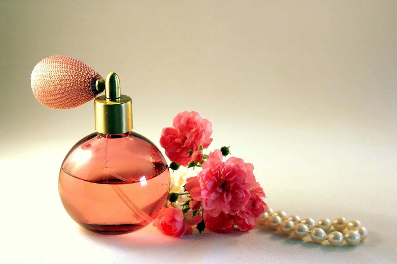 dossier perfume-promo pic